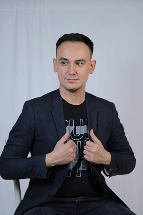 El'dar Karimov as Waiting Room Guest