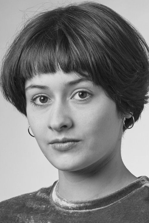 Anouk Elias as Amelie
