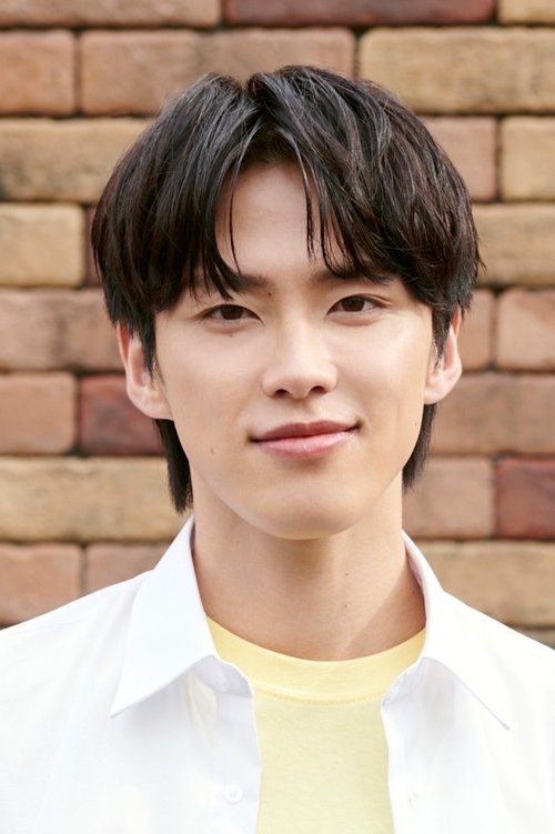 Junki Kono as Iida Tomohiro