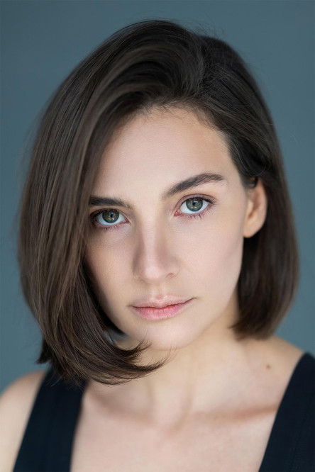 Ekaterina Sokolova-Zhuber as Devushka