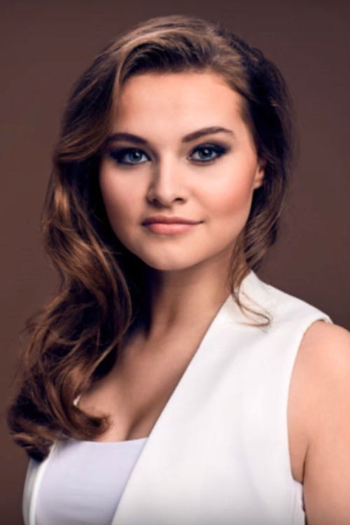 Vajèn van den Bosch as Zoë