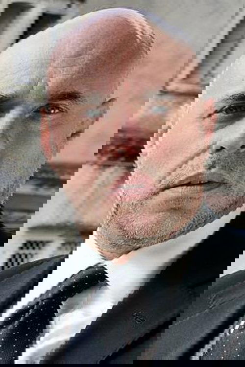 Lorenzo Acquaviva as Mario Solferini