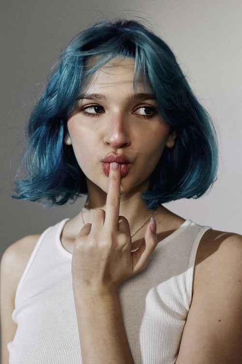 Liza Anokhina as Katya