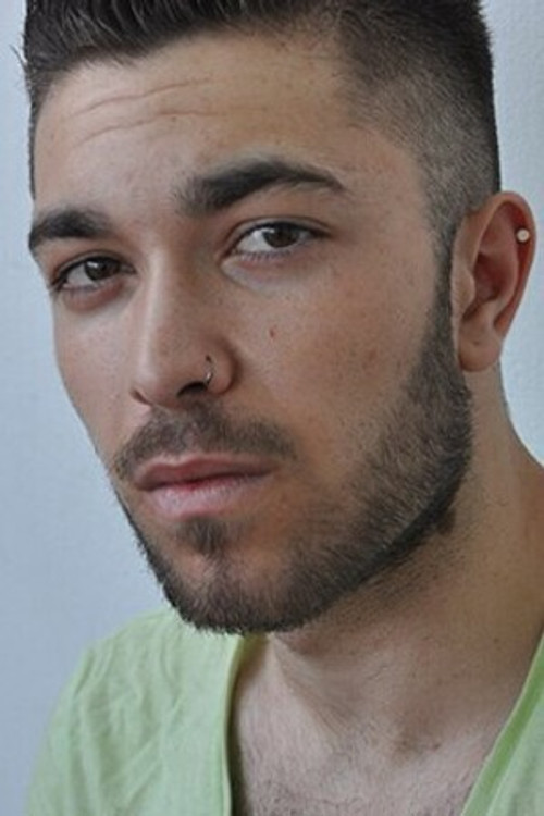 Pablo Paredes as Tomás