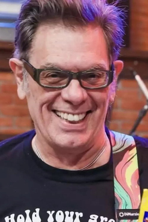 Roger Rocha Moreira as Drag queen (não creditado)