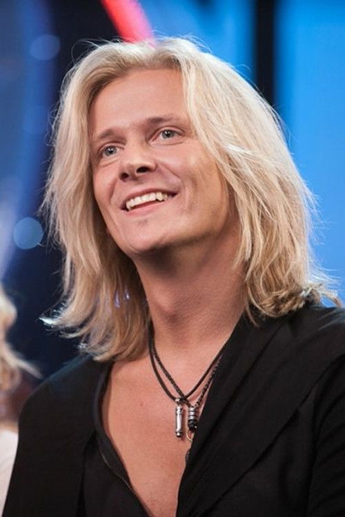 Gleb Matveichuk as Maksim