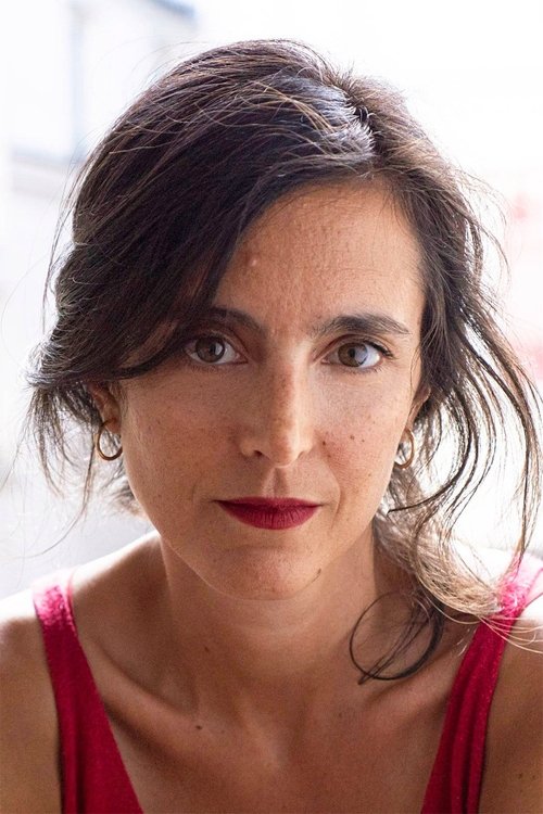 Charline Bourgeois-Tacquet as La chef de rayon aux Editions Cartet