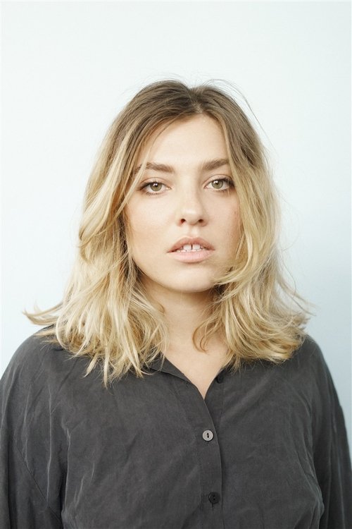 Laurie Pavy as Anaïs