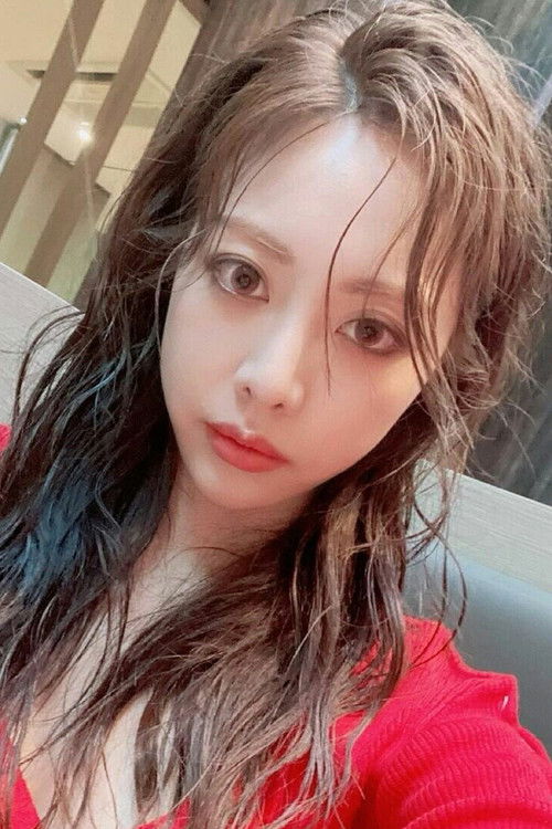 Eun Ji as Self - Contestant