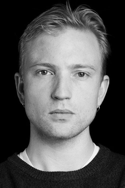 Bastian Laigaard Rasmussen as Jons friend in bar