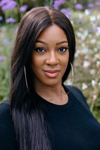 Verona Rose as Vivian