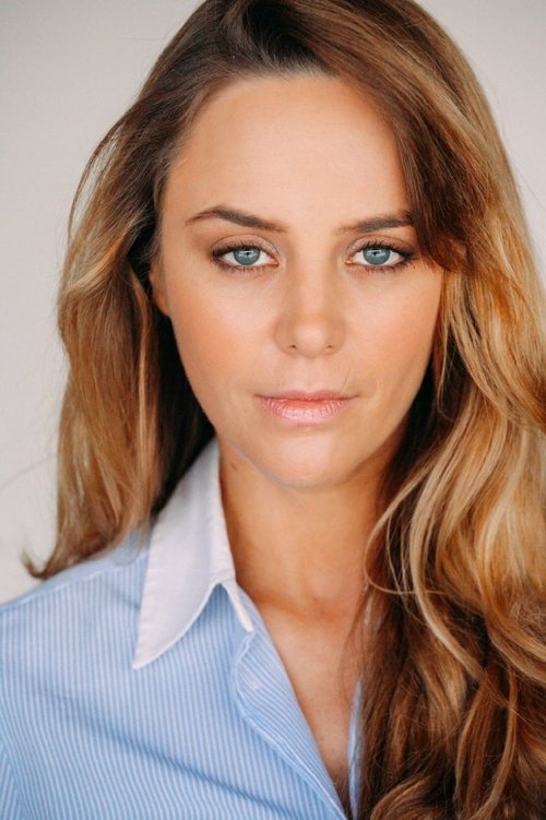 Ina-Alice Kopp as Azarias