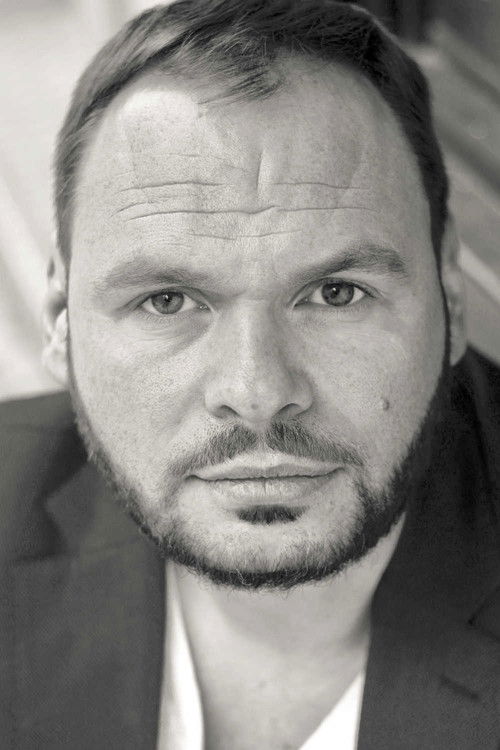 Manu Rui Silva as Parent group man