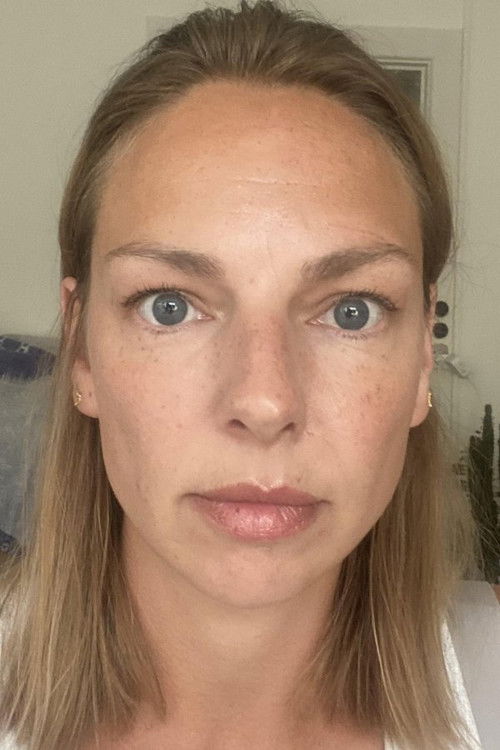 Julie Buch-Hansen as Karina