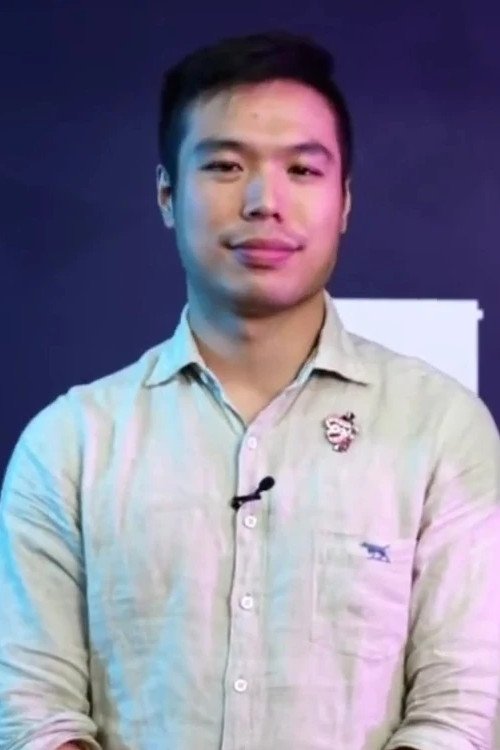 Kevin Lerdwichagul as Fishy Boopkins / Axol (voice)