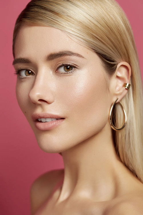 Yuliya Parshuta as Christina