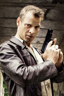 Simon Görts as Koma