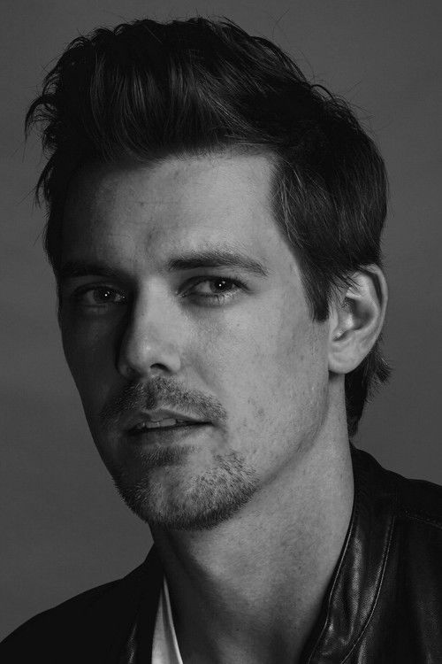 Jackson Rowden as Xander Worth