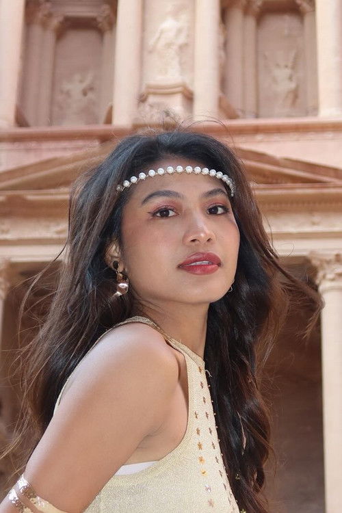 Angela Villarin as Cherry Pie “Che-Che” Dimaayos