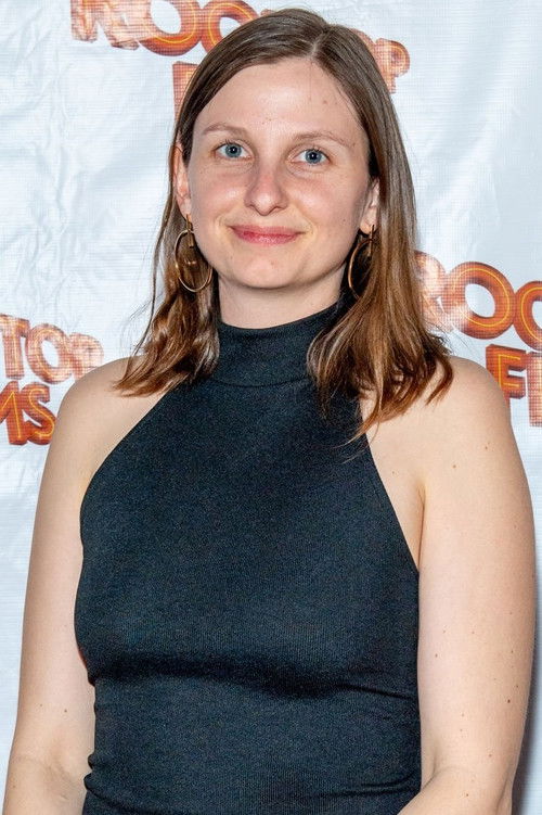 Nadja Leonhard-Hooper as Julia