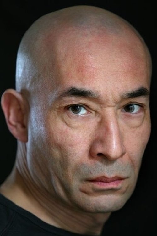 Pedro Salvín as Sean