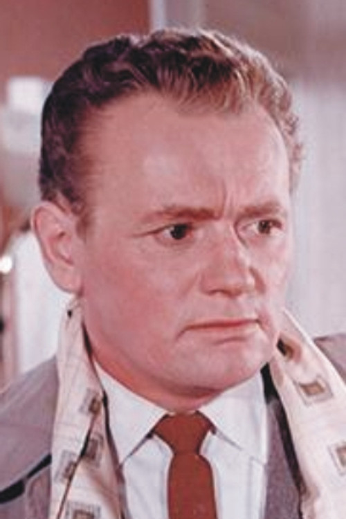 Albert Hetterle as Dr. Häußler