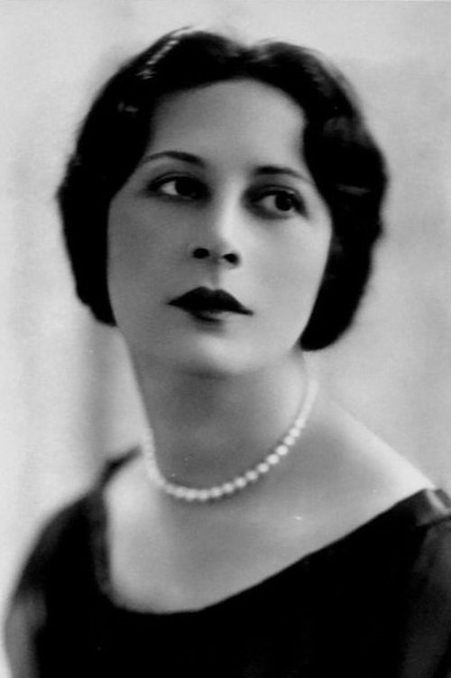 Malvina Longfellow as Dinah Morris