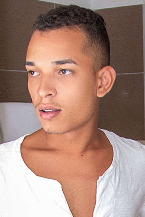 Dante Rodrigues as Crick