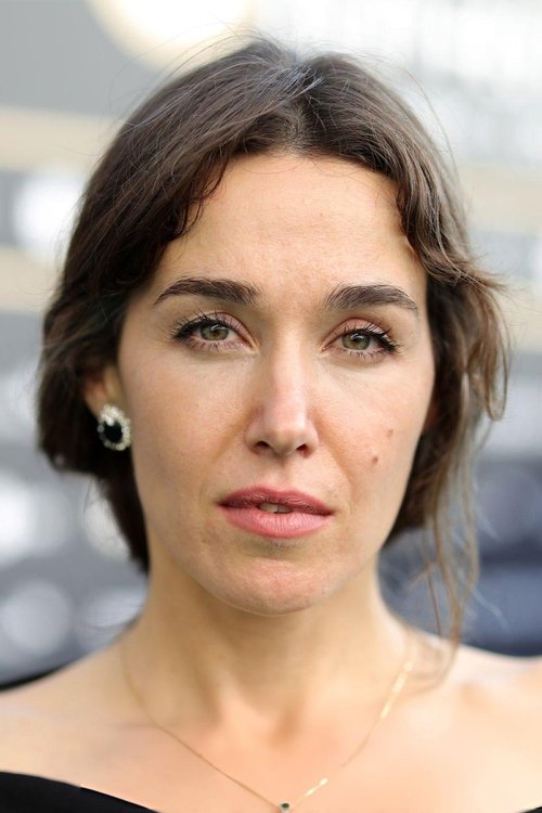 Arta Dobroshi as Lorna