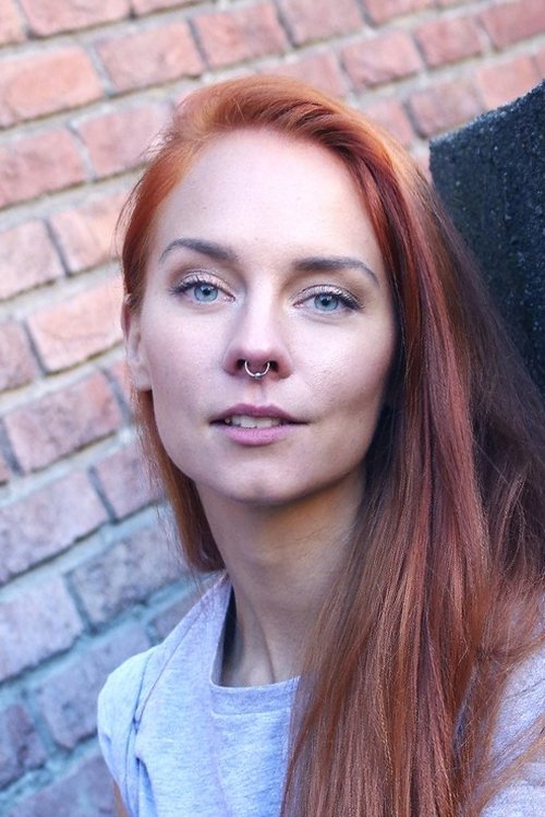 Lisa Uhlen Ryssevik as Thea