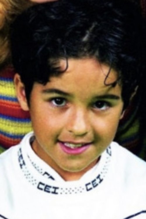 Emanuel Dória as Leonel