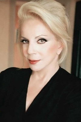 Nonika Galinea as Φιόνα