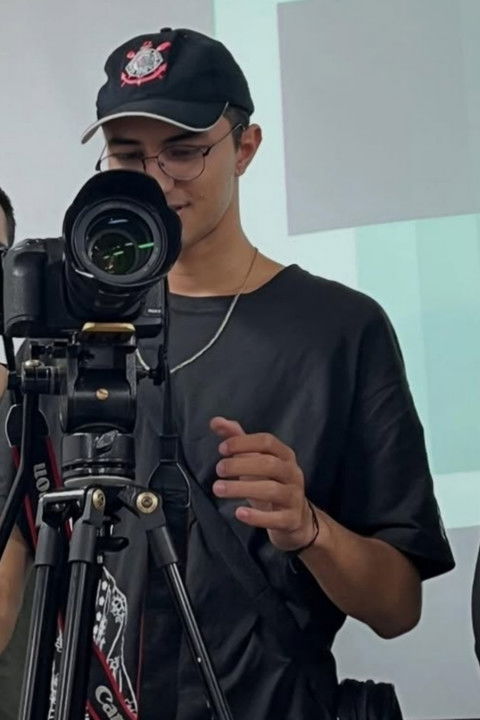 João Otávio Reis as Diego