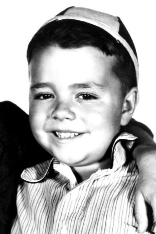 George McFarland as Pee Wee