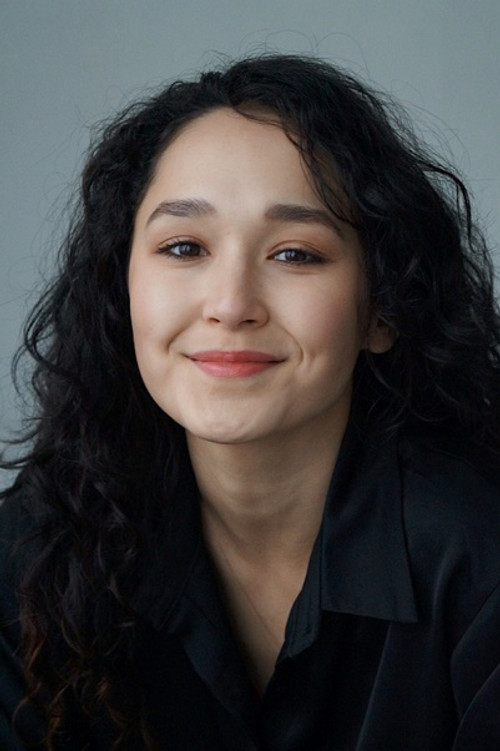 Asel Turdubaeva as Manizha