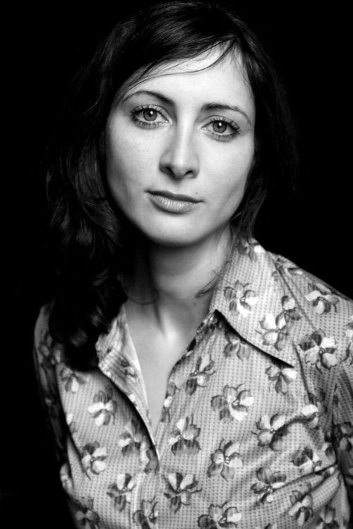 Ève Chems de Brouwer as Leila