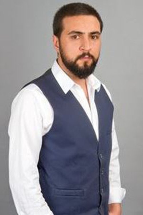 Barış Akkoyun as Seyit
