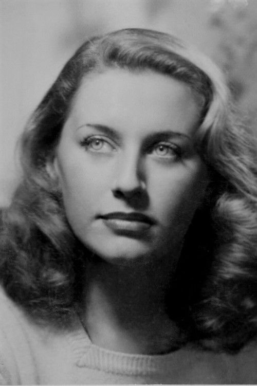 Tina De Mola as Nella