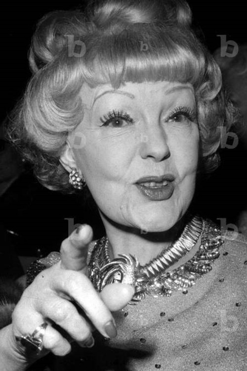 Jeanne Aubert as Minouche Legrand