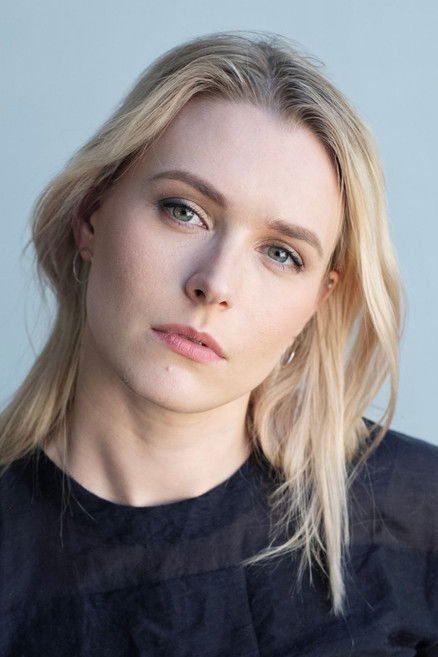 Loviise Kapper as Emeri