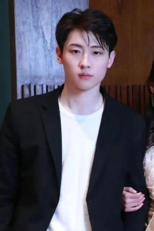 Xue Binhong as Fu Hengyue