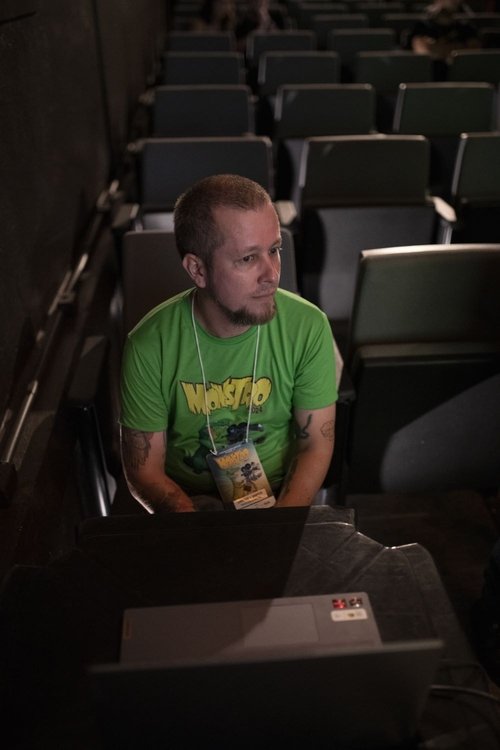 Vinicius J. Santos as Voz de Lúcifer / Demônio do Rádio