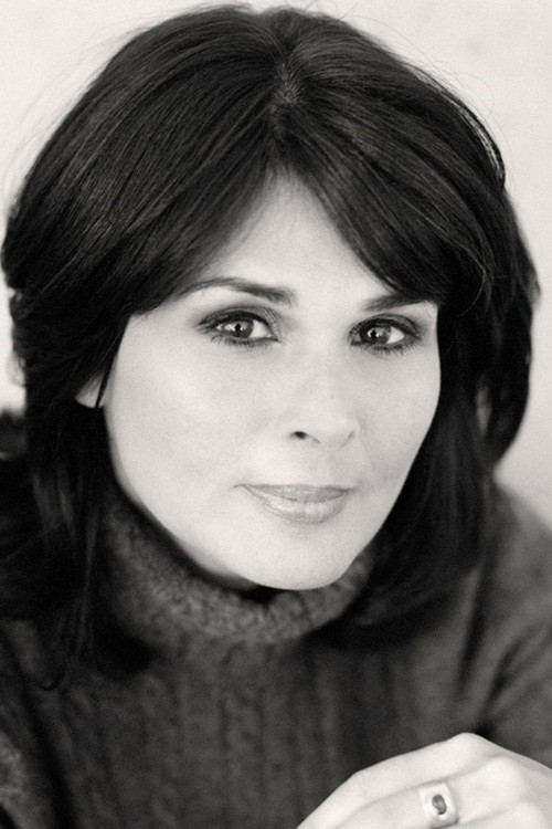 Natja Jamaan as Sara Bradley