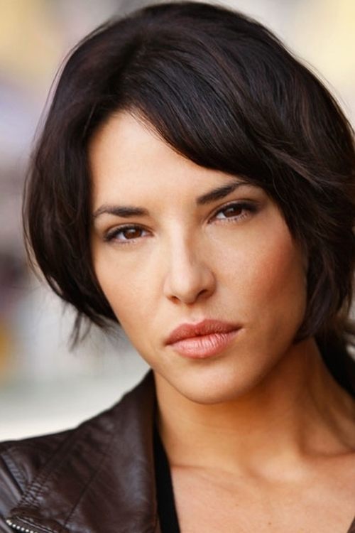 Liezl Carstens as Linda