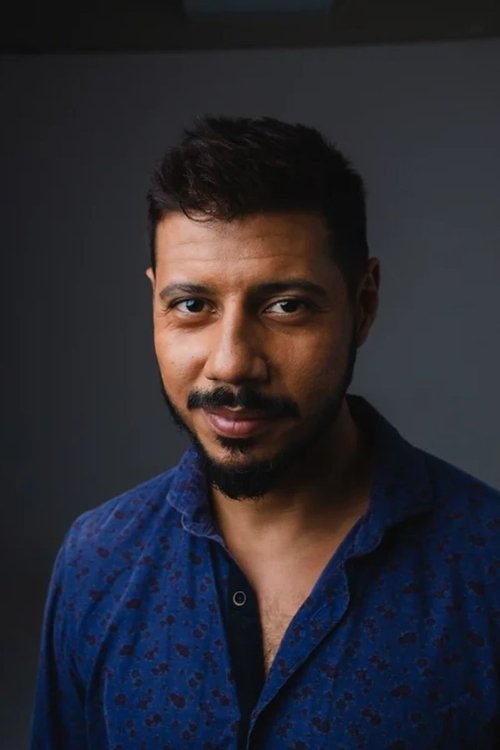 Daniel Farias as Tom