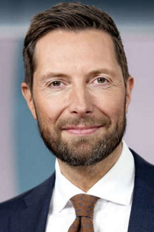 Kåre Quist as Vært