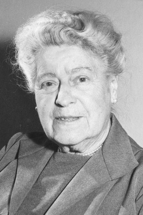 Rosa Albach-Retty as Tante Regine