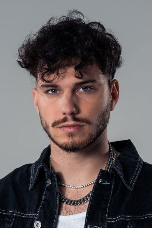 Pető Brúnó as Társműsorvezető