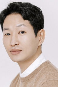 Song Chi-hoon as Flight Passenger