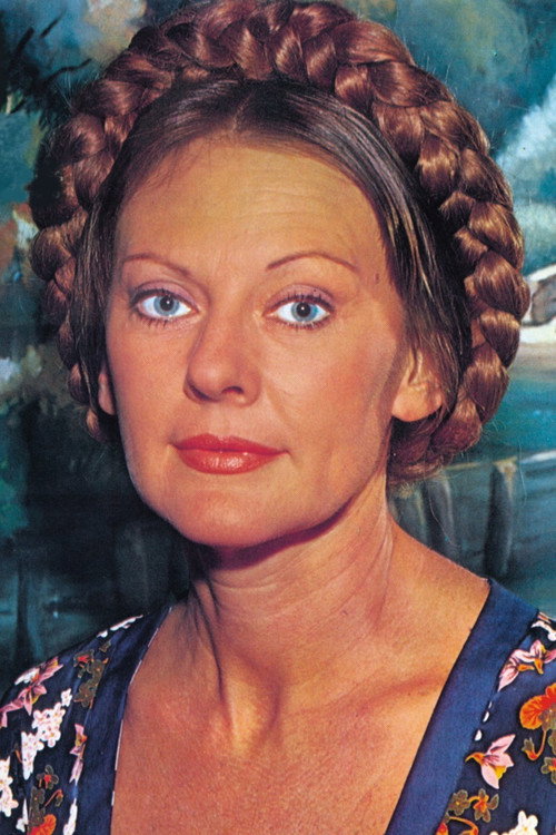 Elizabeth Hartmann as Ivone